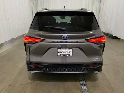 Certified 2021 Toyota Sienna XSE w/ XSE Plus Package image 4
