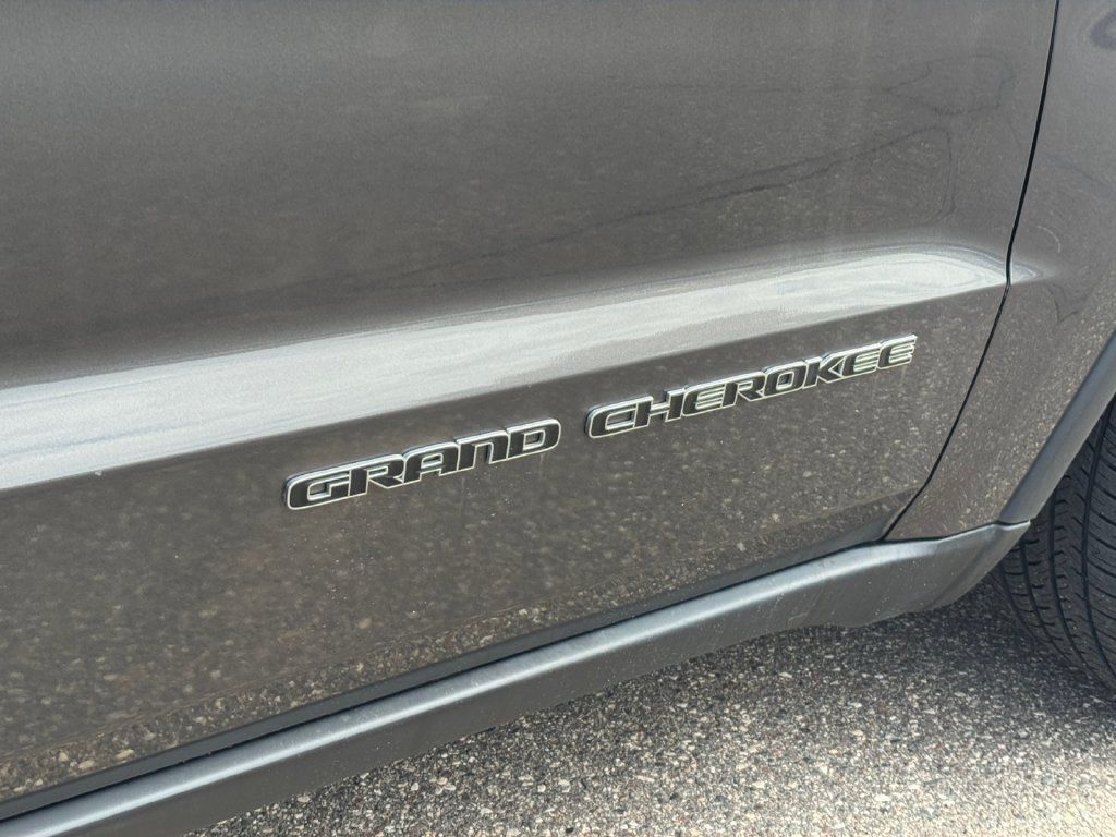 Used 2017 Jeep Grand Cherokee Limited AWD/4WD image 38