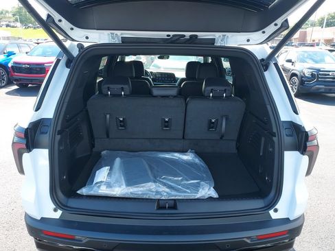 New 2027 Chevrolet Traverse LT w/ Midnight/Sport Edition FWD image 9