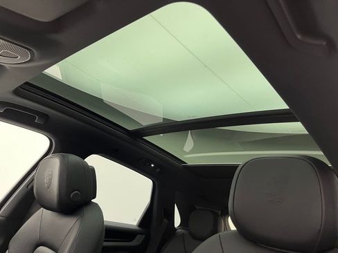 Used 2025 Porsche Cayenne image 19