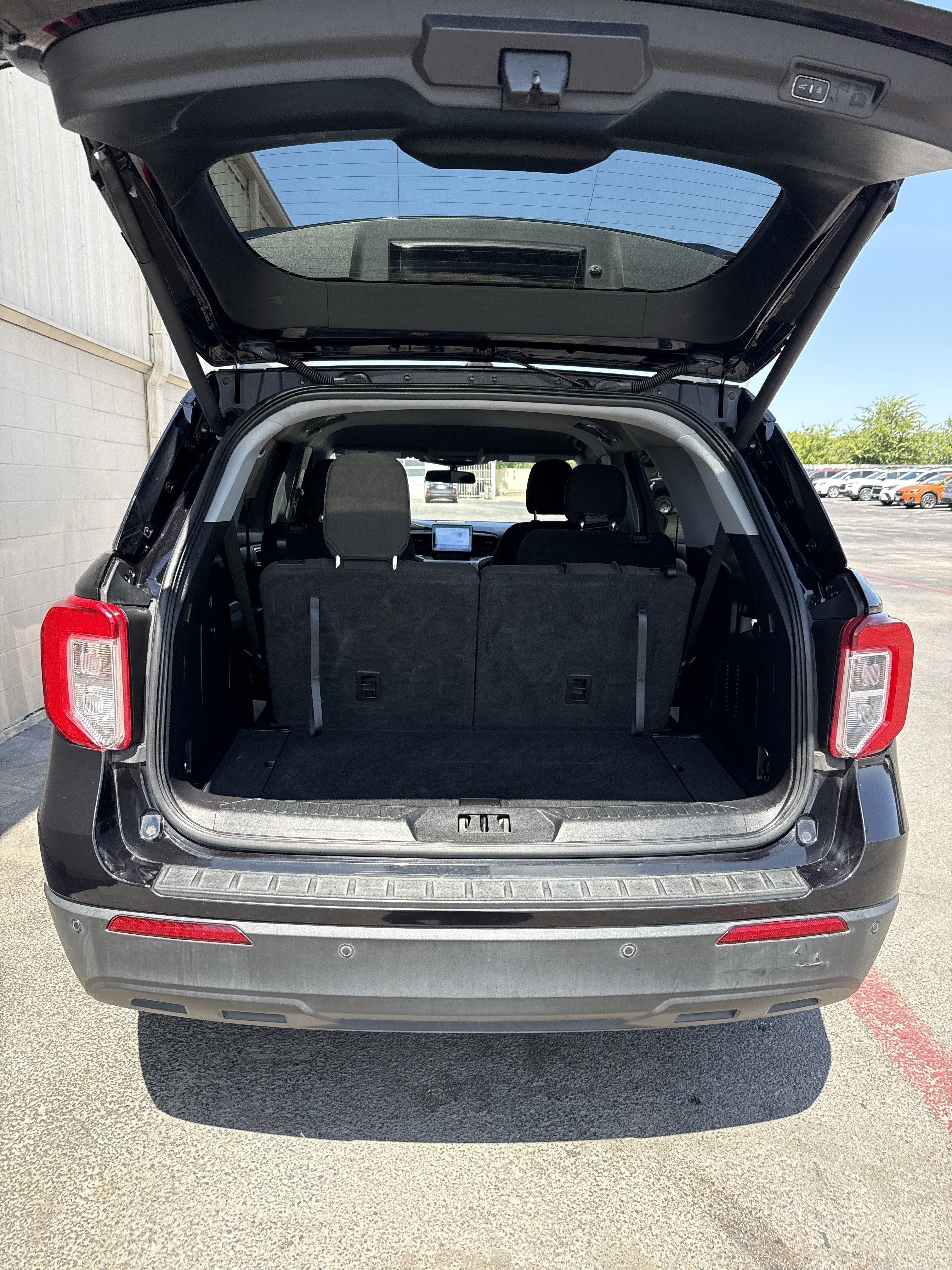 Used 2021 Ford Explorer XLT RWD image 11
