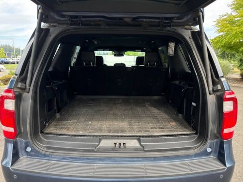 Used 2018 Ford Expedition XLT w/ Equipment Group 202A AWD/4WD image 33