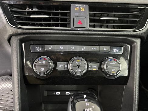 Used 2024 Volkswagen Taos SE w/ Panoramic Sunroof Package AWD/4WD image 19