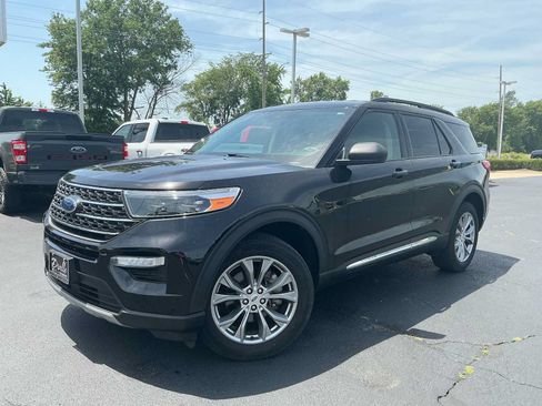 Used 2022 Ford Explorer XLT w/ Equipment Group 202A AWD/4WD image 3
