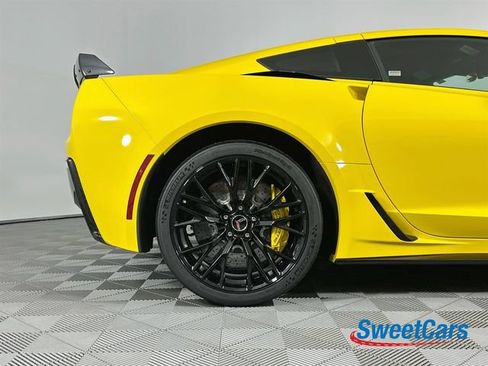 Used 2015 Chevrolet Corvette Z06 w/ 3LZ Preferred Equipment Group RWD image 44