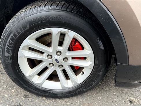 Used 2015 Ford Explorer XLT w/ Equipment Group 201B image 32