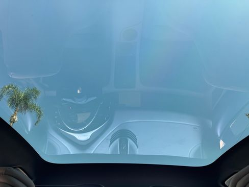 Used 2021 Porsche Taycan image 24