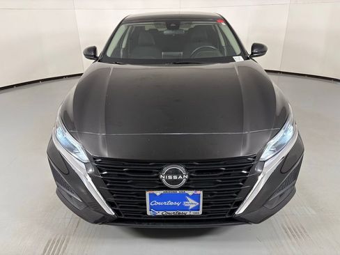 Used 2023 Nissan Altima 2.5 SV image 3