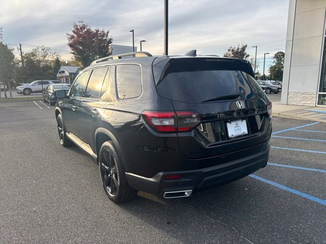 Certified 2025 Honda Pilot Black Edition image 6