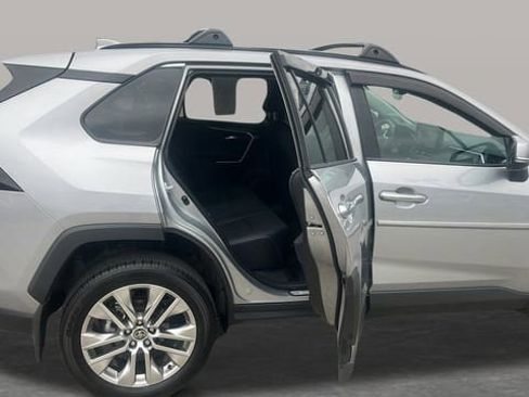 Used 2025 Toyota RAV4 Limited image 39
