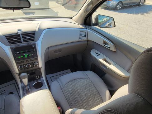 Used 2012 Chevrolet Traverse LS FWD image 9