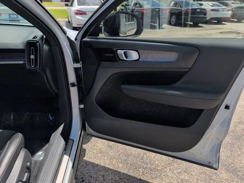Used 2021 Volvo XC40 P8 Recharge w/ Advanced Package AWD/4WD image 19