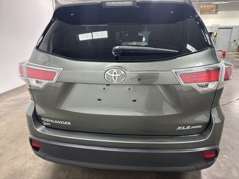 Used 2015 Toyota Highlander XLE AWD/4WD image 4