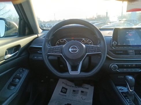 Used 2024 Nissan Altima 2.5 SV image 25