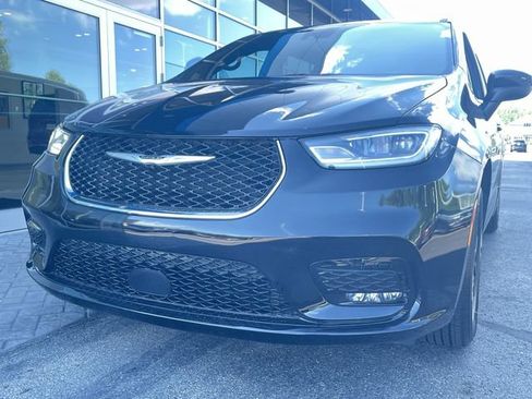 Used 2025 Chrysler Pacifica Select FWD image 30
