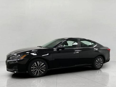 Certified 2025 Nissan Altima 2.5 SV FWD image 7
