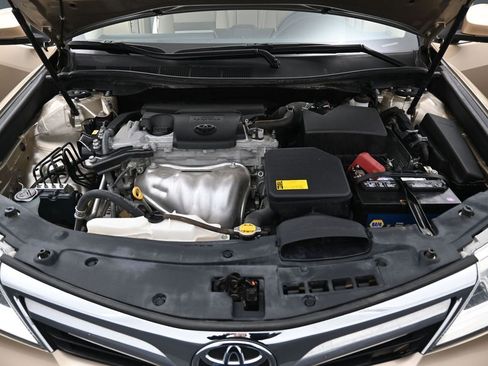 Used 2012 Toyota Camry LE image 33