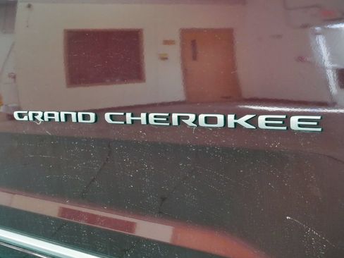 Used 2022 Jeep Grand Cherokee Summit w/ Luxury Tech Group V AWD/4WD image 10