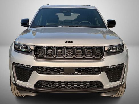 New 2026 Jeep Grand Cherokee Limited w/ Limited Altitude Package RWD image 9