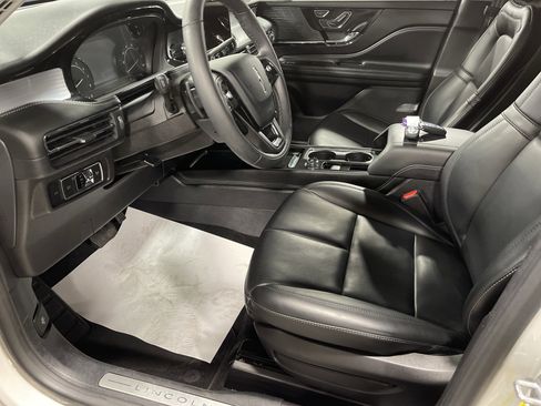 Used 2022 Lincoln Corsair AWD w/ Equipment Group 101A image 9