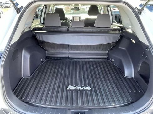 Used 2022 Toyota RAV4 XLE image 12