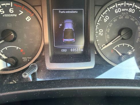 Used 2017 Toyota Tacoma TRD Sport w/ Tow Package (A/T) AWD/4WD image 9