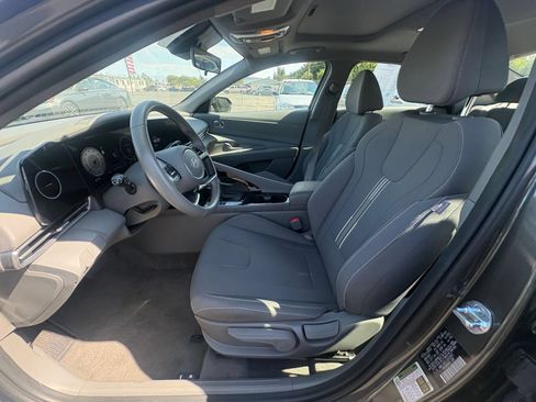 Used 2025 Hyundai Elantra SEL FWD image 27