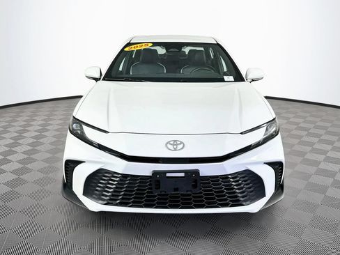 Used 2025 Toyota Camry SE FWD image 4