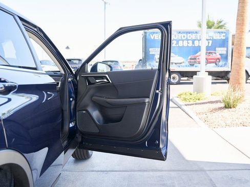 Used 2025 Mitsubishi Outlander SE image 11
