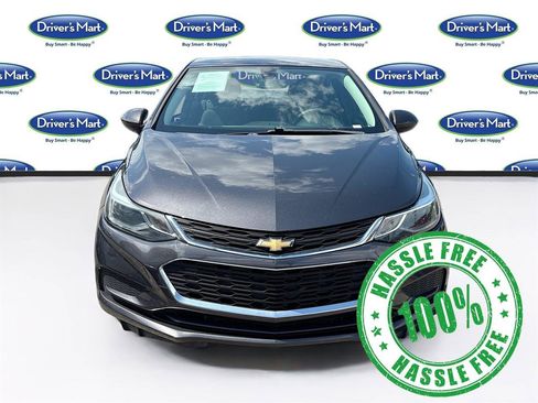 Used 2017 Chevrolet Cruze LT w/ Convenience Package FWD image 2