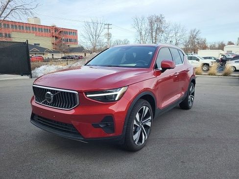 Used 2023 Volvo XC40 B5 Ultimate w/ Climate Package image 7