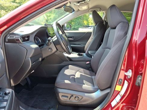Used 2021 Toyota Venza LE AWD/4WD image 11