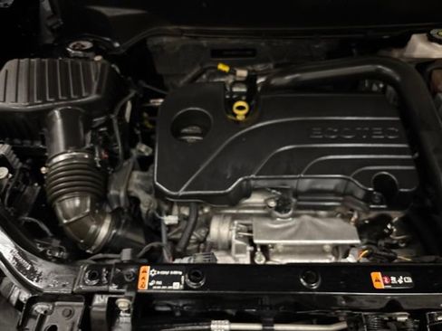 Used 2023 Chevrolet Equinox RS w/ LPO, Floor Liner Package FWD image 21