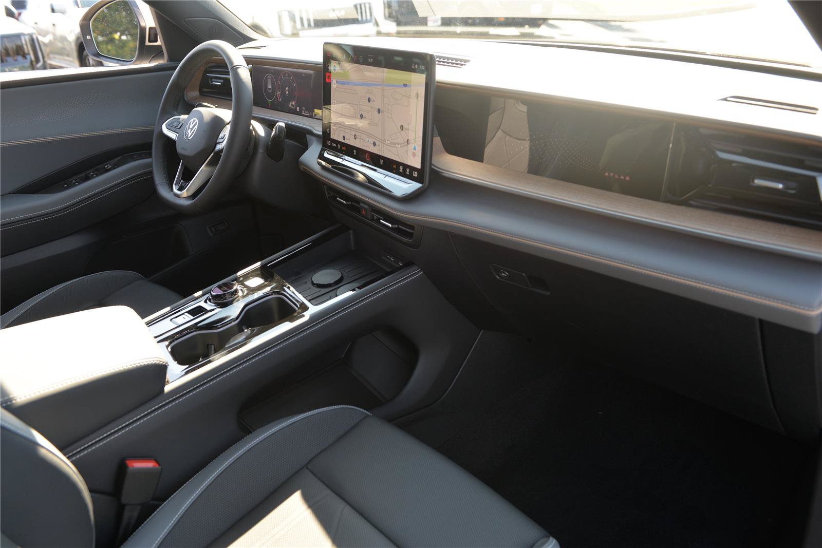 New 2027 Volkswagen Atlas SEL R-Line AWD/4WD image 16