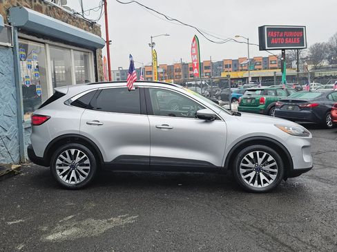 Used 2020 Ford Escape Titanium image 5