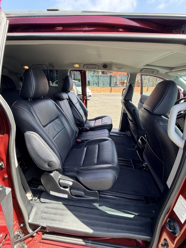 Used 2017 Toyota Sienna SE w/ SE Preferred Package FWD image 21