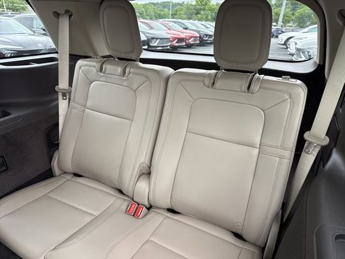 Used 2023 Lincoln Aviator Reserve w/ Elements Package Plus AWD/4WD image 7