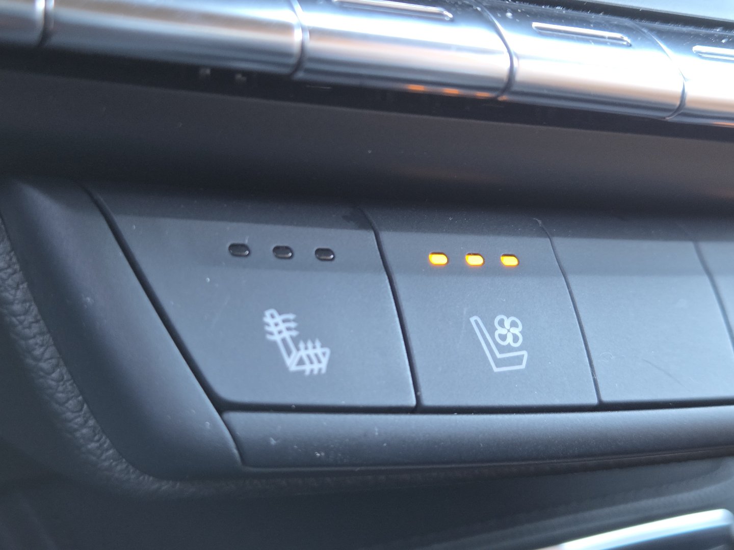 Used 2023 Cadillac XT4 Sport AWD/4WD image 6