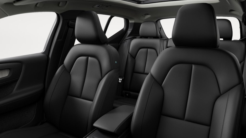 Certified 2023 Volvo XC40 B5 Plus w/ Protection Package Premier AWD/4WD image 7