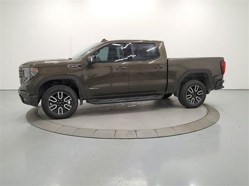 Used 2023 GMC Sierra 1500 AT4 w/ Technology Package image 4
