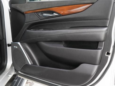 Used 2020 Cadillac Escalade ESV Premium Luxury AWD/4WD image 9