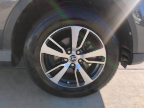 Used 2018 Toyota RAV4 XLE image 28