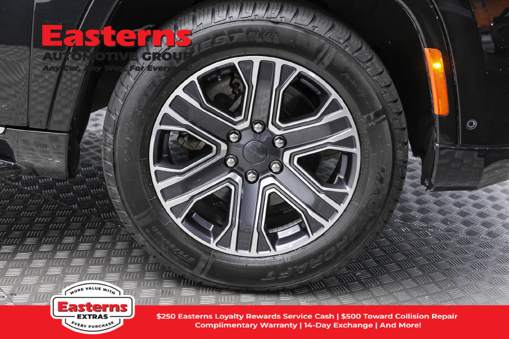 Used 2024 Jeep Wagoneer L Series II RWD image 38