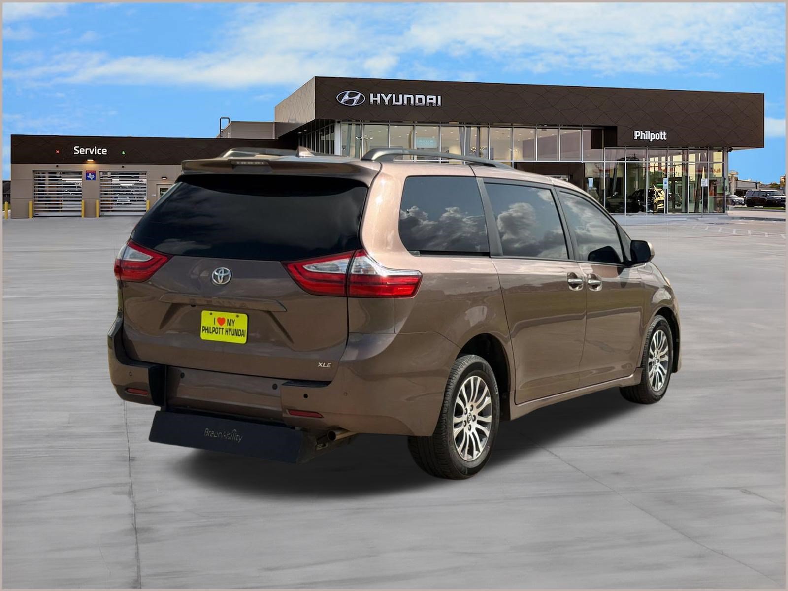 Used 2019 Toyota Sienna XLE Premium FWD image 9