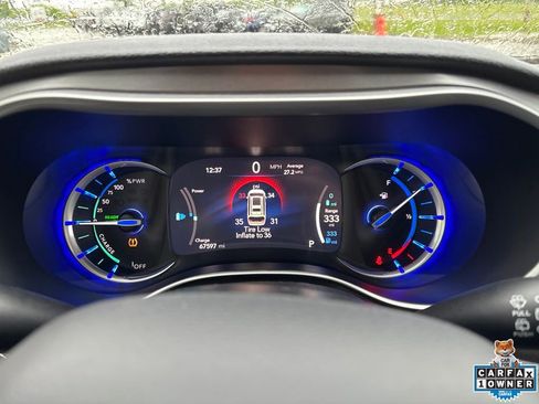 Used 2023 Chrysler Pacifica Touring-L FWD image 56