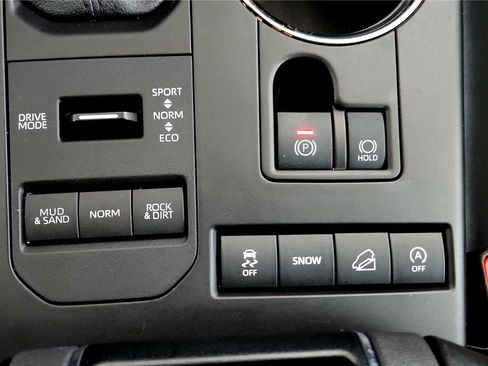 Used 2022 Toyota Highlander XLE AWD/4WD image 36