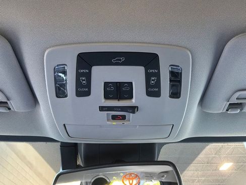 New 2026 Toyota Sienna XLE FWD image 17