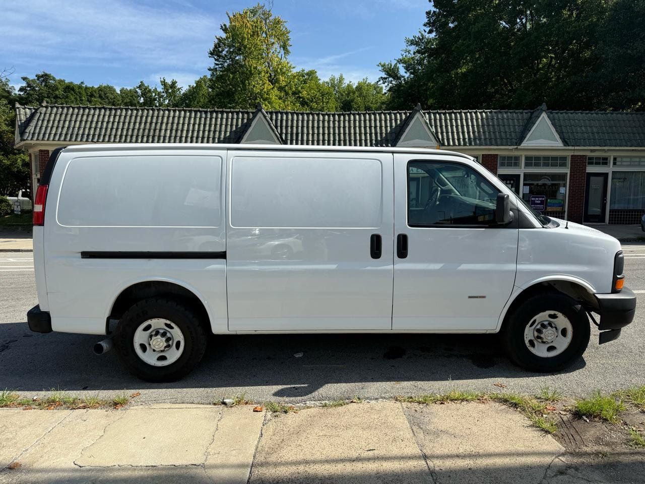 Used 2017 Chevrolet Express 2500 RWD image 6