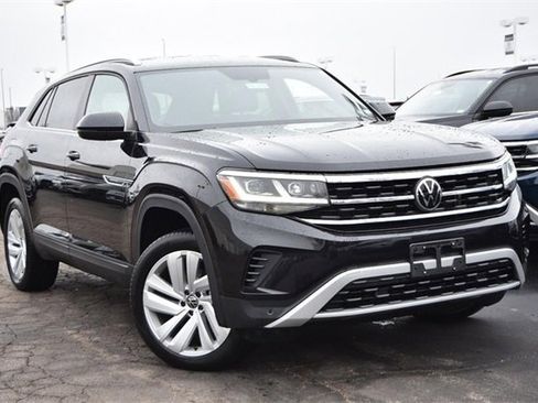 Certified 2022 Volkswagen Atlas Cross Sport SE image 2