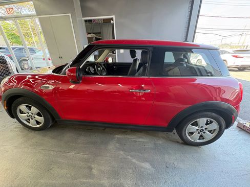Used 2021 MINI Cooper 2-Door Hardtop FWD image 4